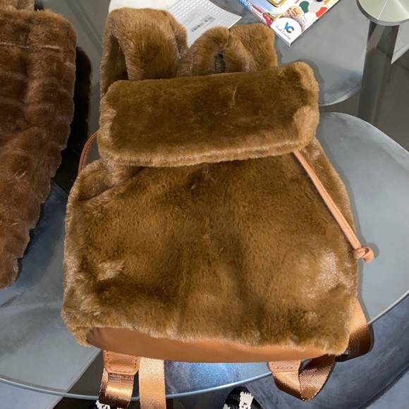 Fuzzy small backpack - Picture 2 of 6